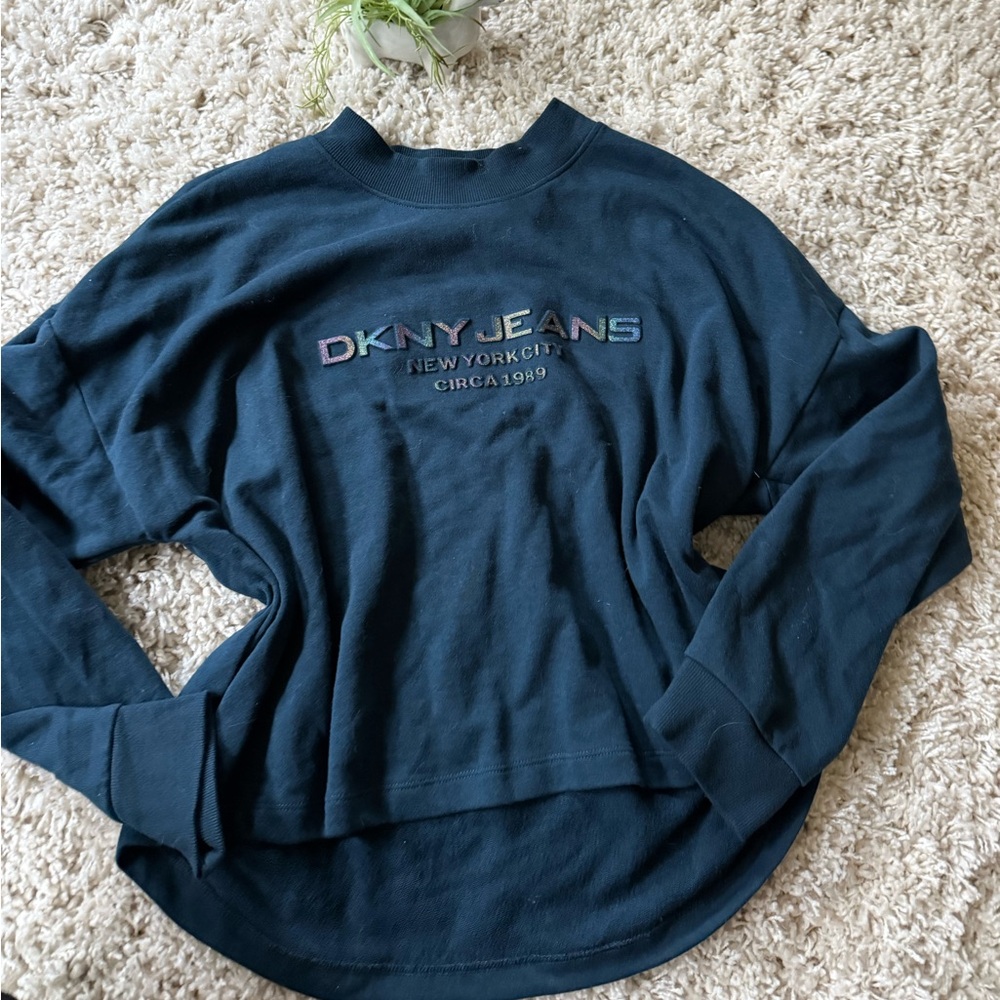 Navy DKNY sweatshirt with a relaxed fit sweater lounge lazy cute look